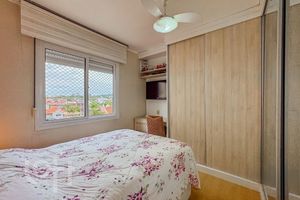 Image 18 - 915592