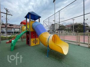 Image 8 - 915592