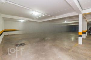 Image 26 - 915593