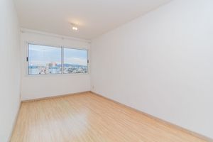 Image 1 - 915595