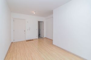Image 4 - 915595