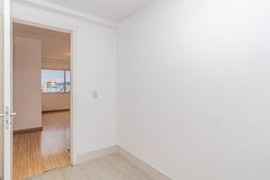 Image 19 - 915595