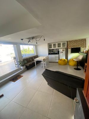 Image 11 - 915596