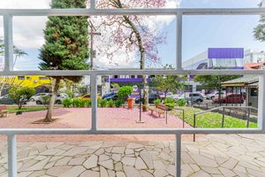 Image 9 - 915598