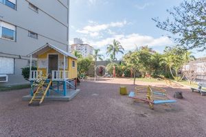 Image 8 - 915598