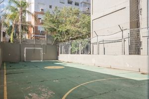 Image 9 - 915598