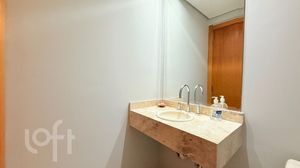 Image 22 - 915602