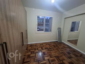 Image 19 - 915605