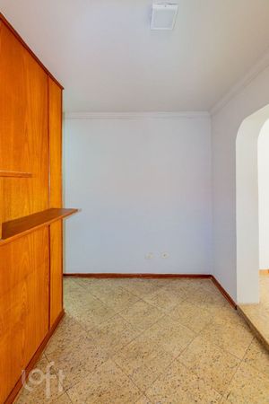 Image 35 - 915612