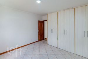 Image 28 - 915612