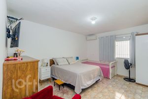 Image 13 - 915623