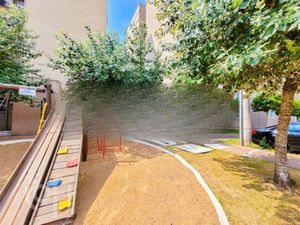Image 18 - 915634