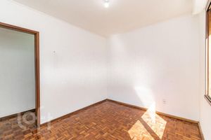 Image 13 - 915635