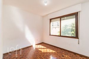 Image 11 - 915635