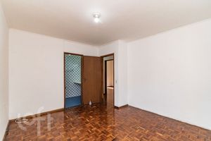 Image 32 - 915635