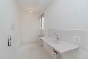 Image 5 - 915645