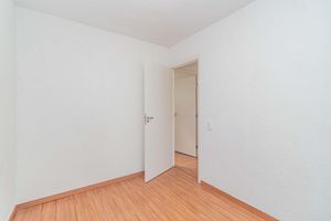 Image 10 - 915645