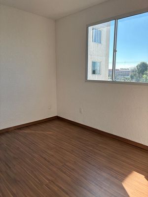 Image 4 - 915645