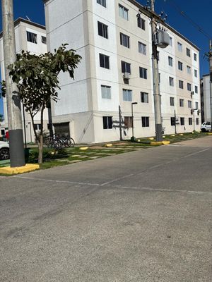 Image 8 - 915645