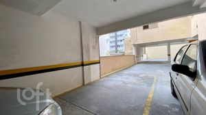 Image 26 - 915658