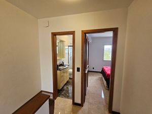 Image 8 - 915660