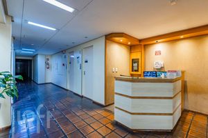Image 19 - 915661
