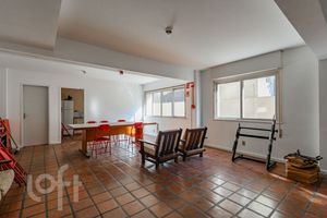 Image 15 - 915661