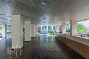 Image 21 - 915661