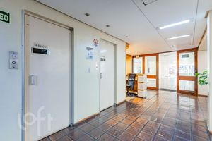 Image 20 - 915661
