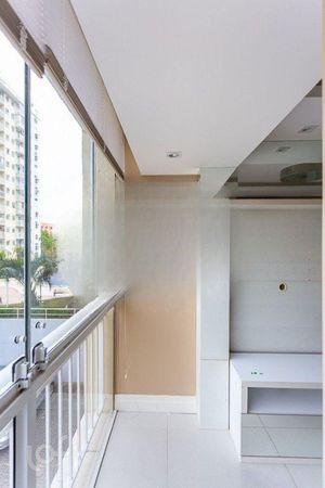 Image 7 - 915678