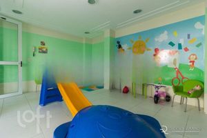 Image 29 - 915678