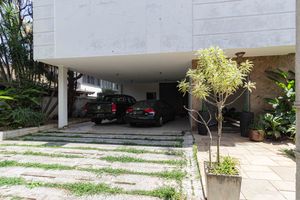 Image 61 - 915682
