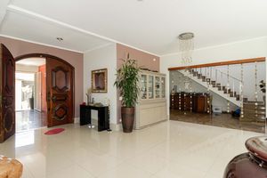 Image 7 - 915682