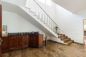 Image 11 - 915682