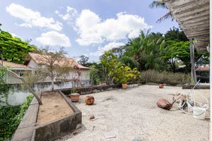 Image 22 - 915682