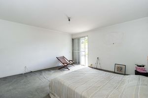 Image 35 - 915682