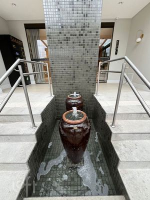 Image 32 - 915685