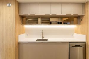 Image 13 - 915718