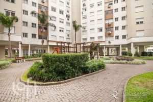 Image 37 - 915722