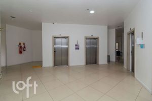 Image 20 - 915722