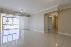 Image 1 - 915724