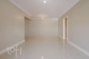 Image 4 - 915724