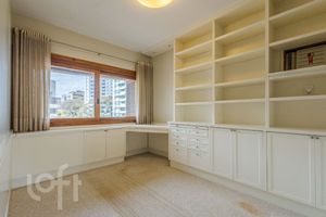Image 11 - 915724