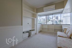 Image 7 - 915724