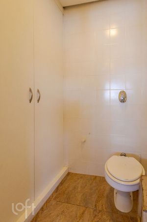 Image 31 - 915724