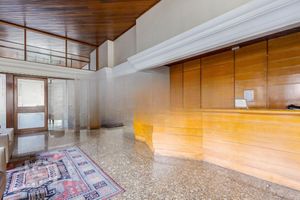 Image 37 - 915724