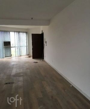 Image 1 - 915736