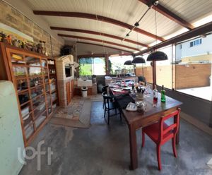 Image 34 - 915746