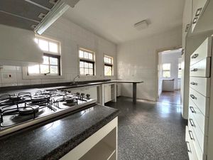Image 13 - 915749