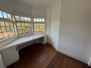 Image 17 - 915749